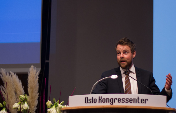 Avlyser løftet om 11 måneders studiestøtte